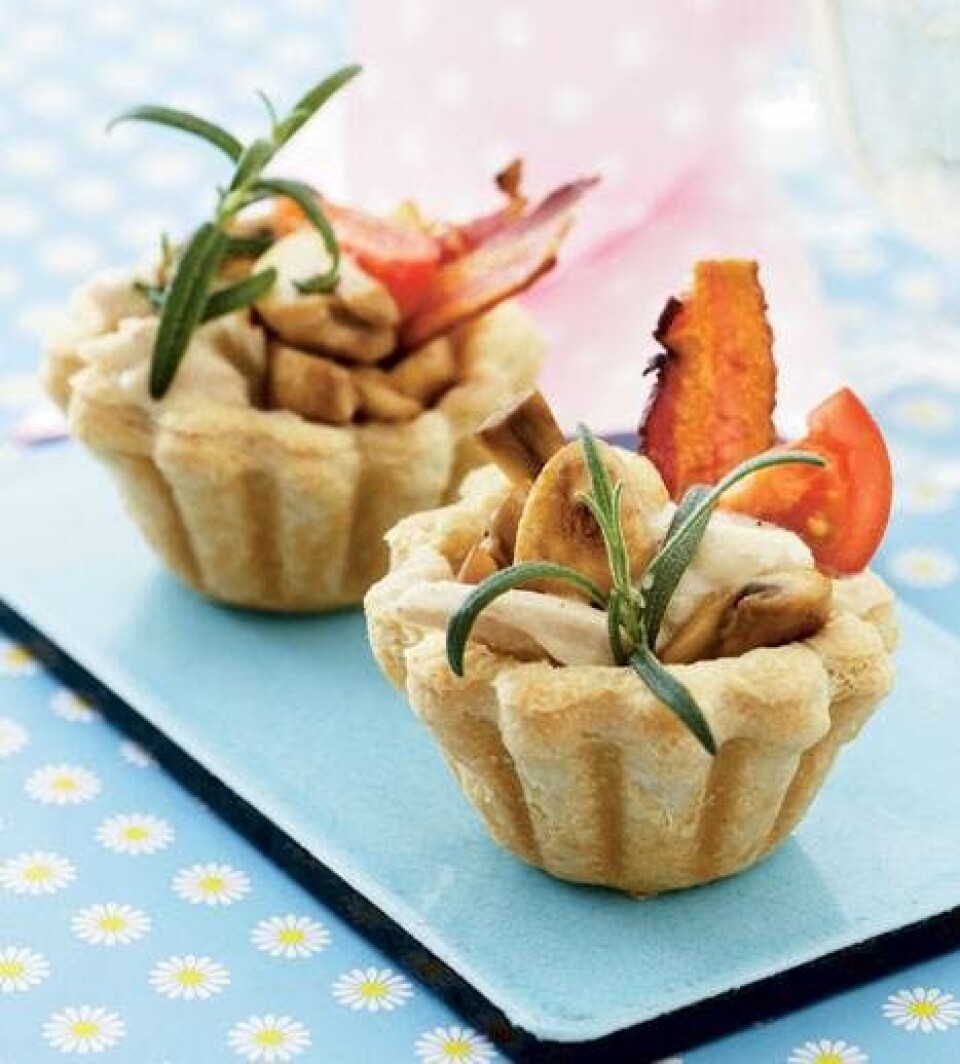 Tarteletter med rosmarin, kylling og bacon