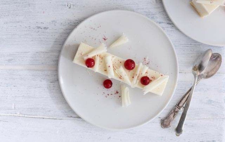 Islagkage med hvid chokolade og citron