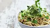 Opskrift på fuldkornspasta med valnøddepesto