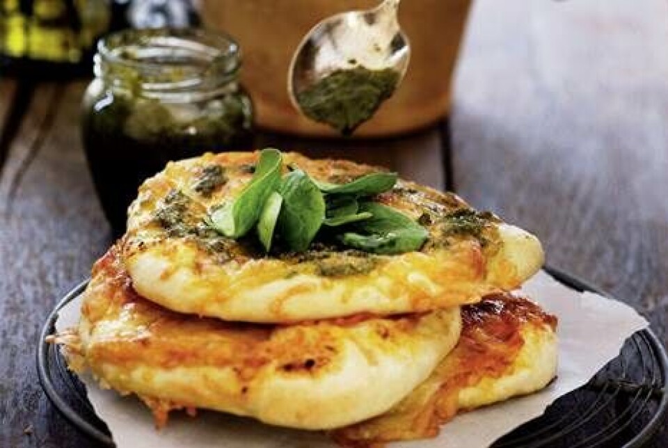 Pizza med hvidløg og pesto