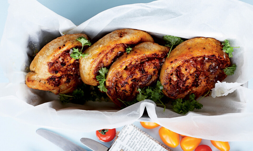 Pizzasnegle med kødsovs og soltørrede tomater