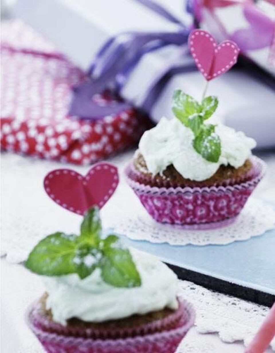 Muffins med marcipan og chokolade