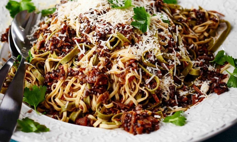Vegansk bolognese med sorte linser