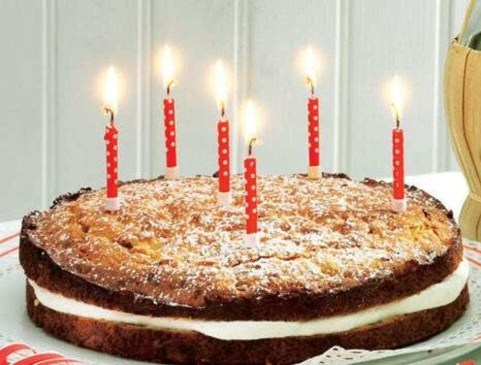 Valnøddelagkage med marcipan