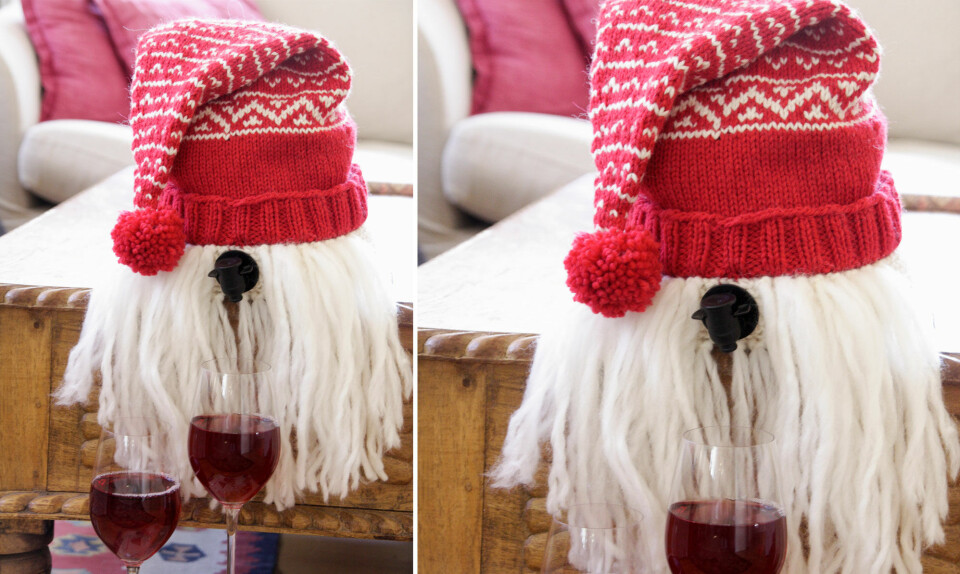 Bag in box skjuler nissehue strik