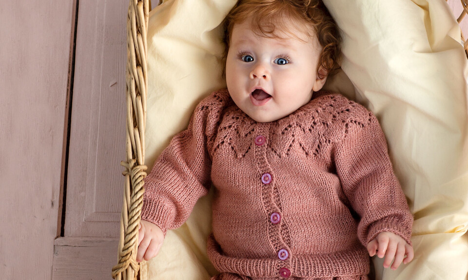 Lun cardigan med bølgemønster til baby