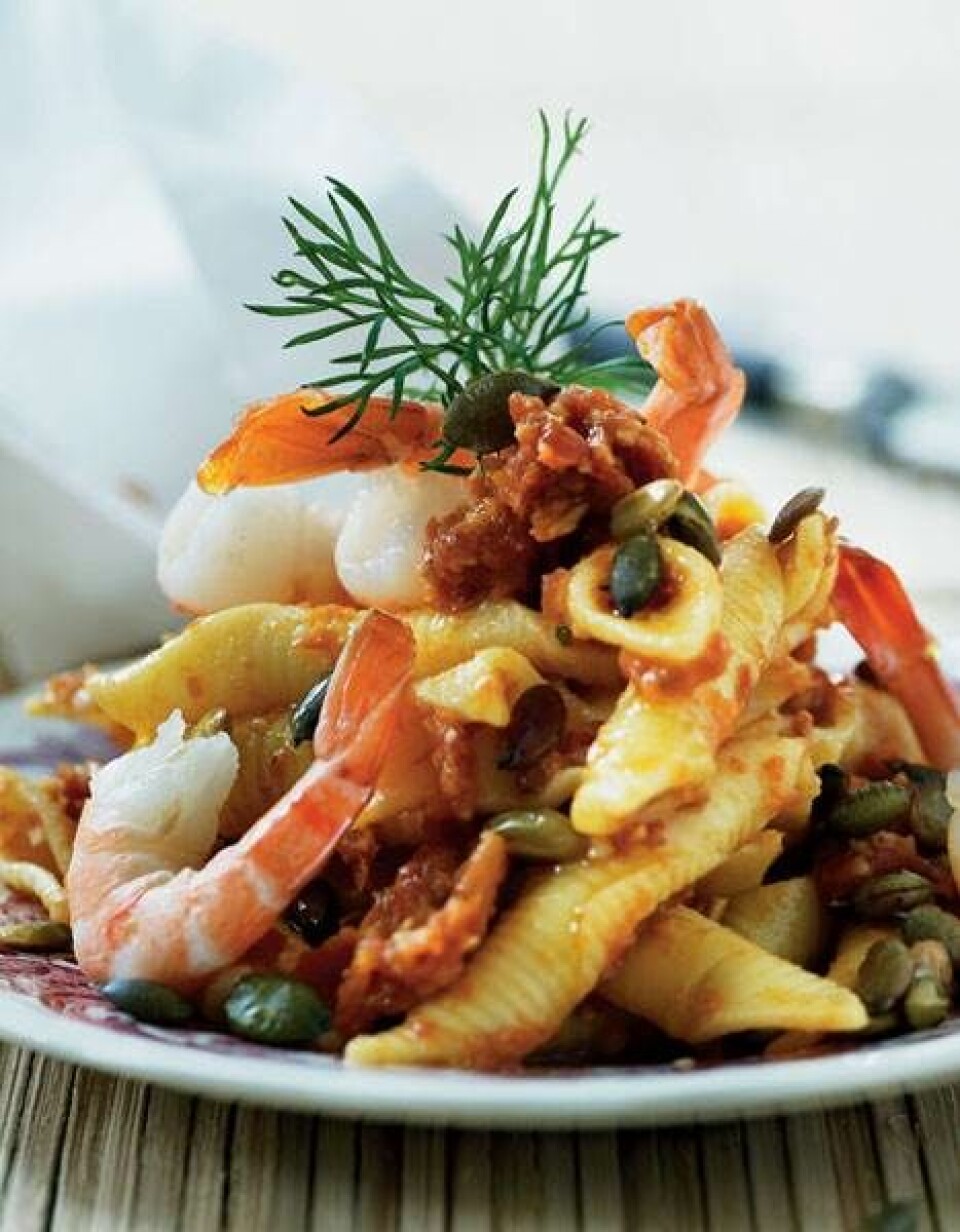 Pasta med tomatpesto og rejer