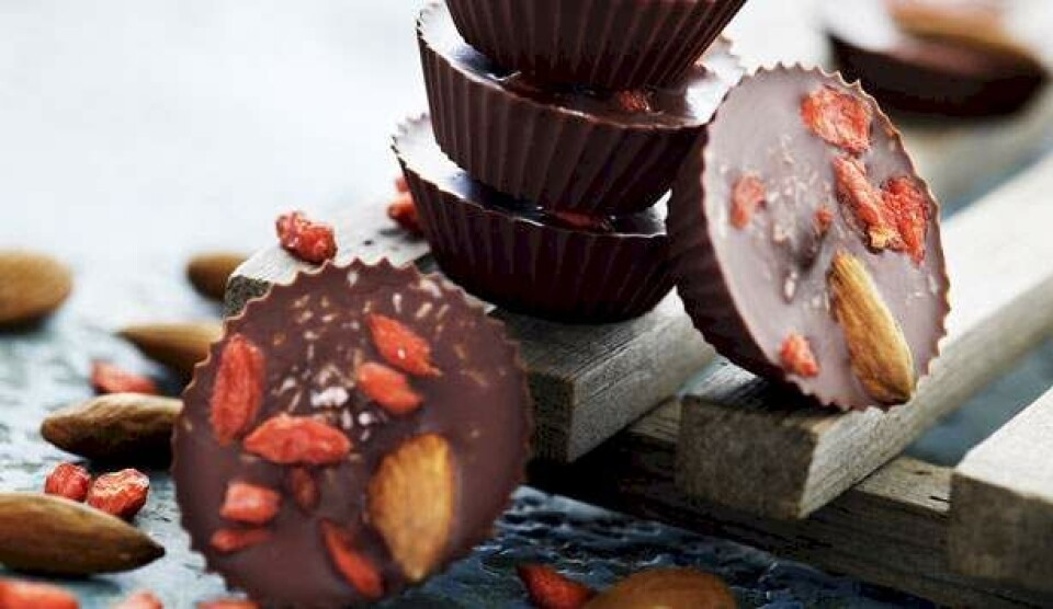 Opskrift på chokoladedrømme med mandler, kokos og gojibær