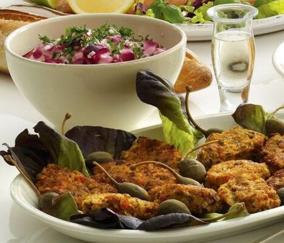 Nøddefrikadeller med rødbedesalat
