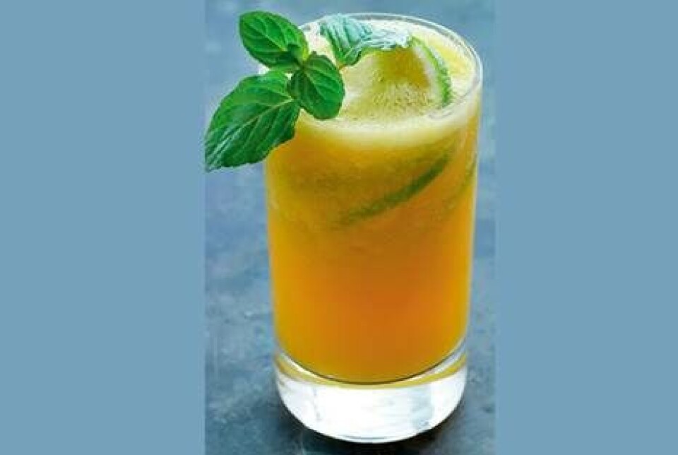 Smoothie med mango, appelsin og lime