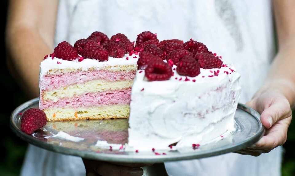 Lagkage med hindbærcheesecake
