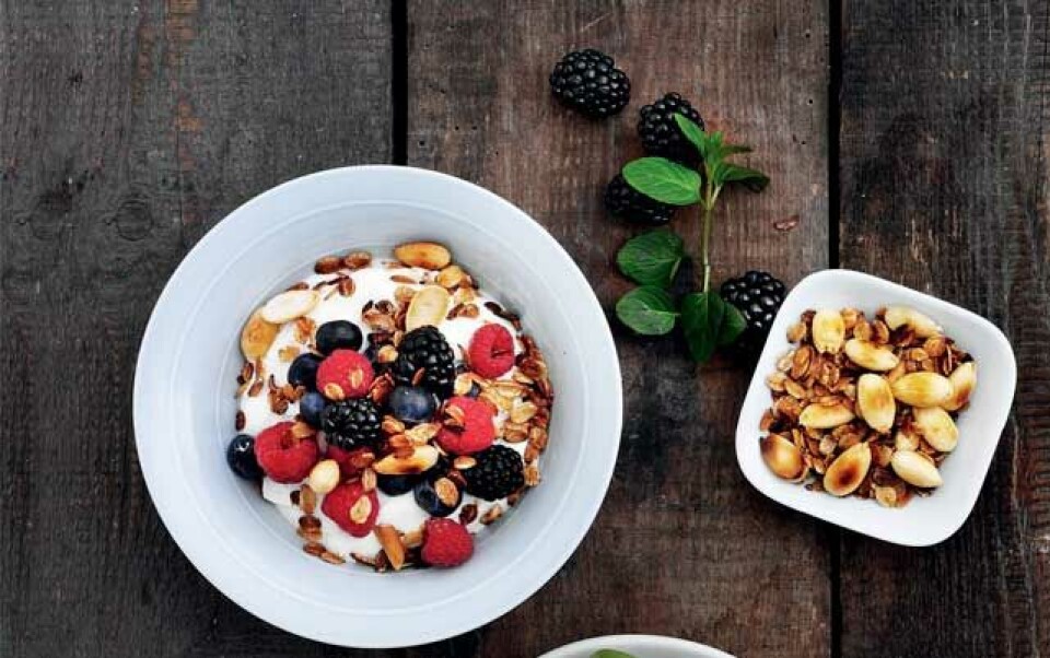 Skyr med frugt og mysli