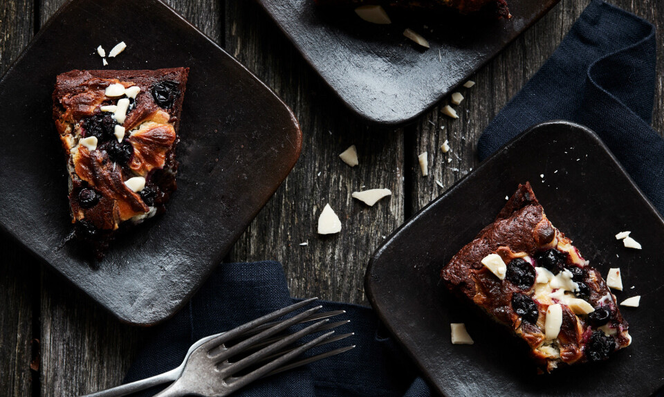 Cheesecake brownie med solbær