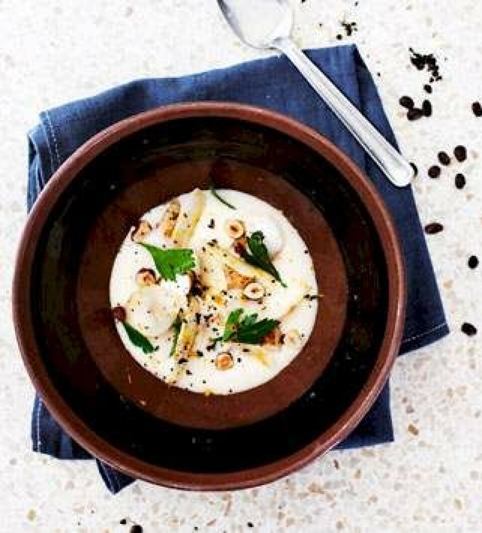Opskrift på jordskokkesuppe med havtaske og drys af kaffebønner