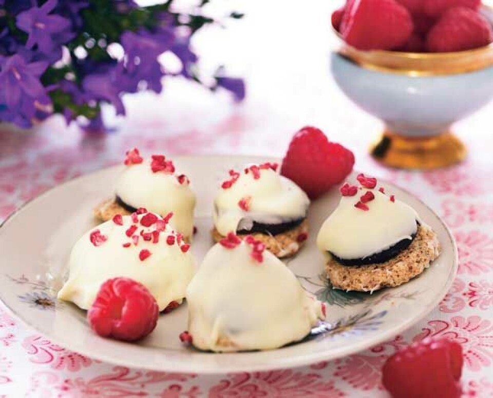 Hvide mini-sarah bernhardt med hindbærtrøffel