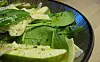 Spinatsalat med pære og parmesanost