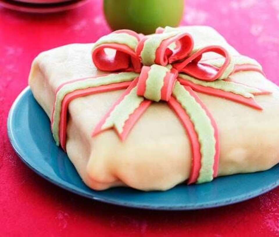 Pakkekage med sløjfe