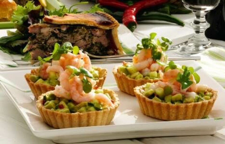 Minitærte med avocado og rejer