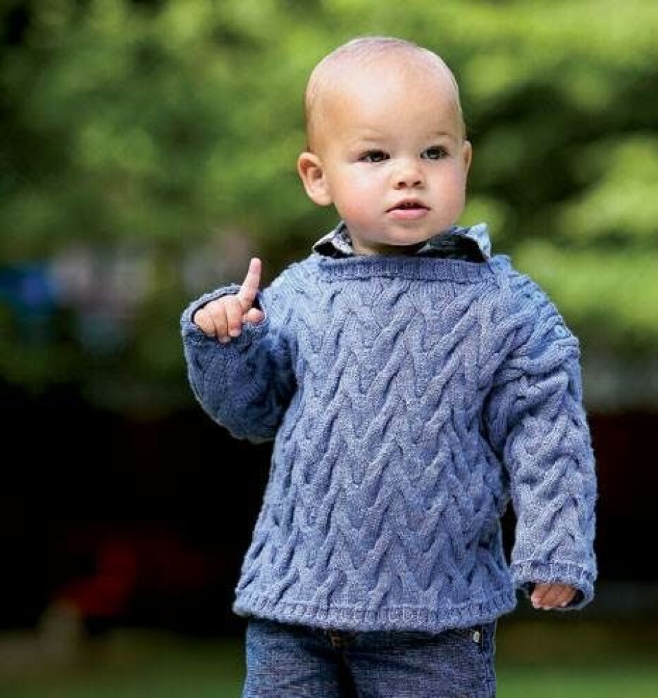 Baby strik: Bluse med snoninger fra Hendes Verden