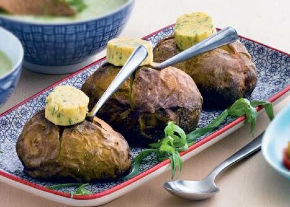 Bagte kartofler med løgsmør