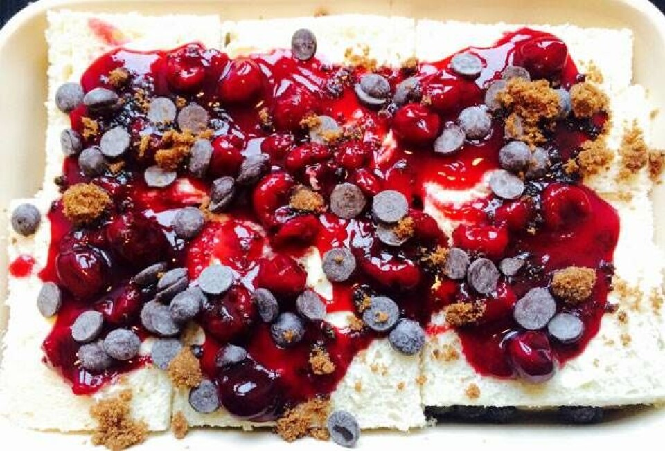 Brødbudding med kirsebær og chokolade fra Hjemmet