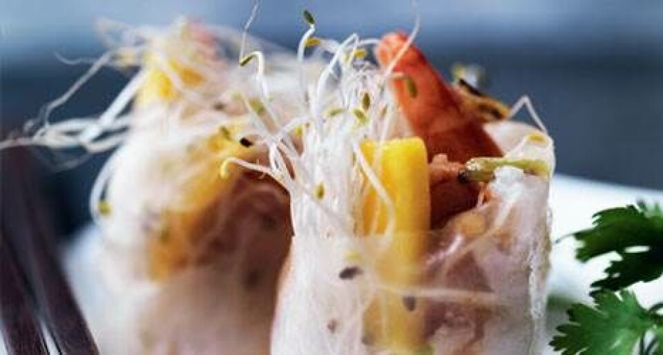 Rispapirsruller med sushiris, rejer og mango