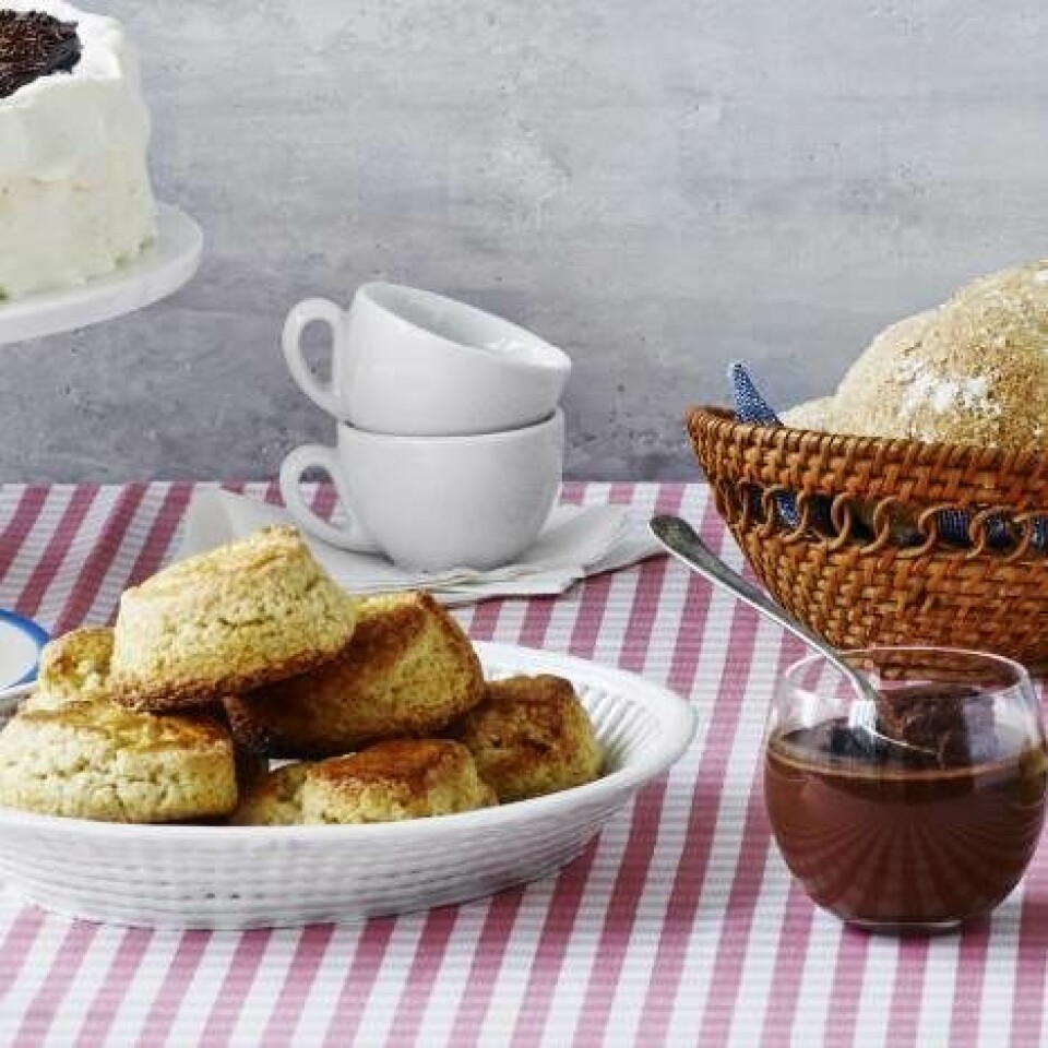 Scones med chokolade-curd