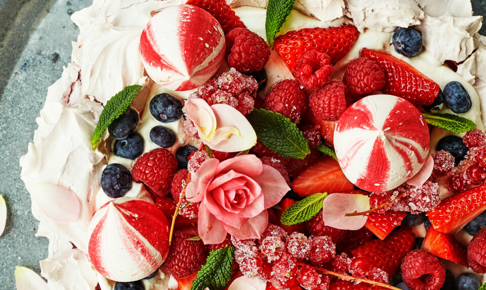 Smuk pavlova med bær & tigerkys