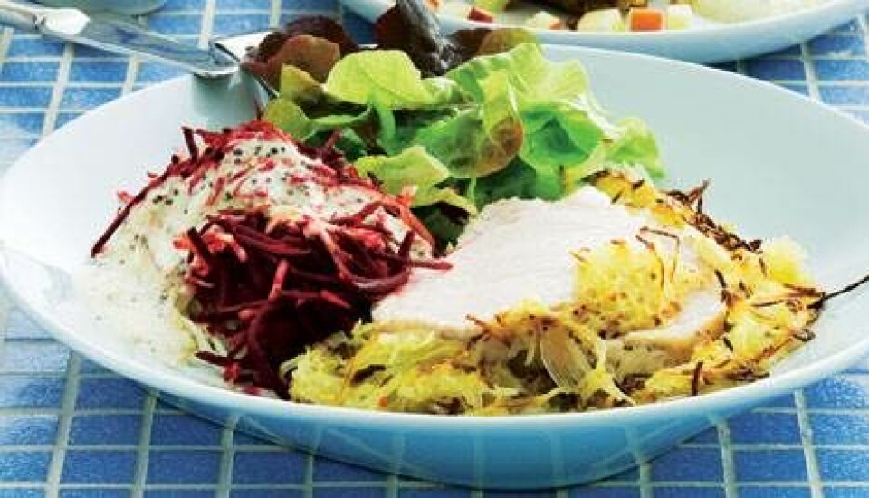 Svinefilet bagt med kartoffelpanade og rodfrugtsalat
