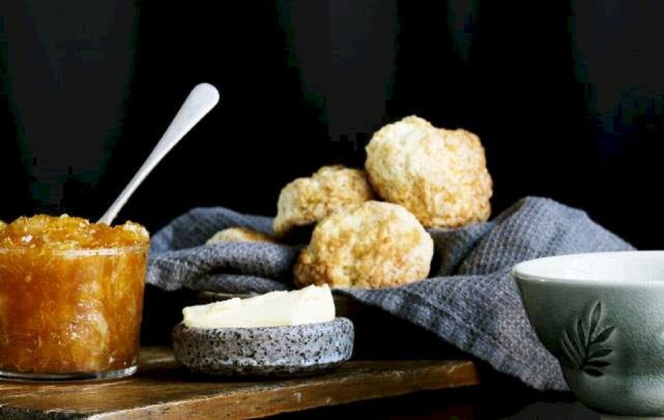 Scones med appelsinmarmelade