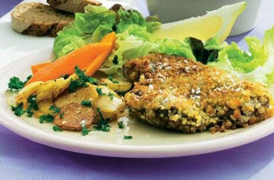 Sprøde schnitzler med gulerod og råstegte kartofler