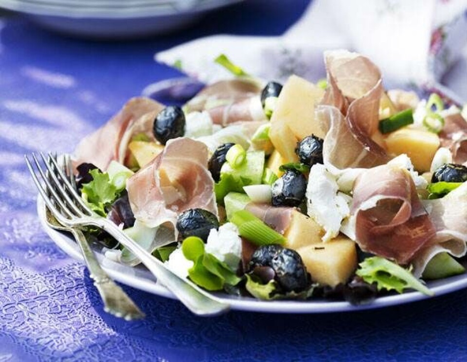 Parmaskinke og melon-agurke-salat