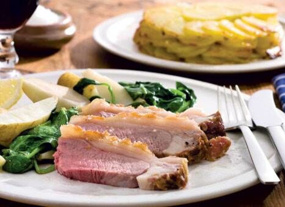 Vores bedste påskeretter: Lammeryg med spinat, jordskokker og pommes Anna