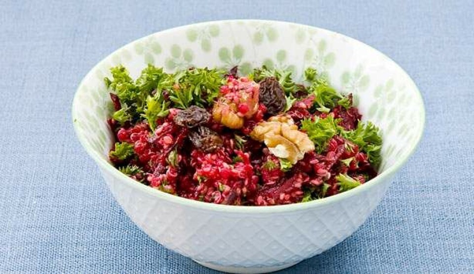 Opskrift på rødbedequinoa med valnødder og rosiner