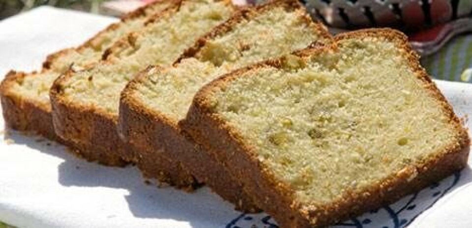 Kardemommekage med kirsebær