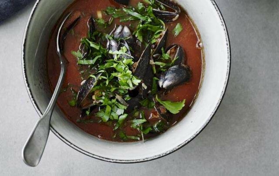 Tomat- og muslingesuppe