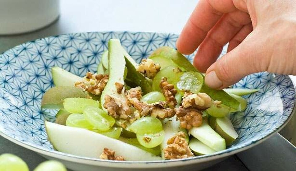 Opskrift på pæresalat med vindruer, valnødder og parmasan