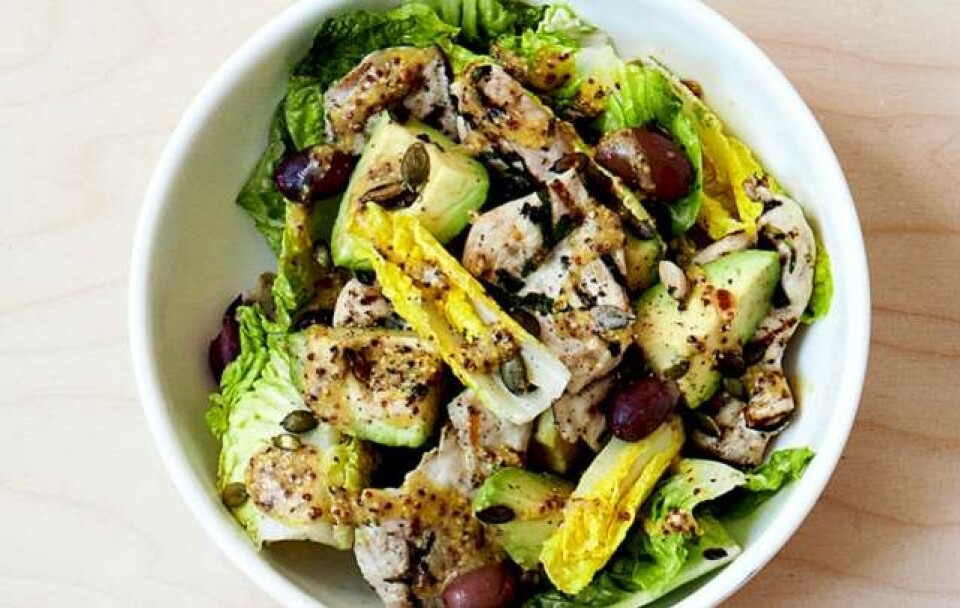 Opskrift på kyllingesalat med avocado og sennepsalat