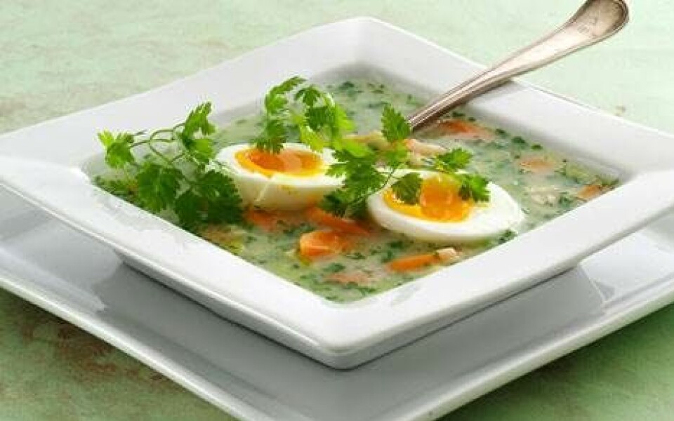 Kørvelsuppe med smilende æg