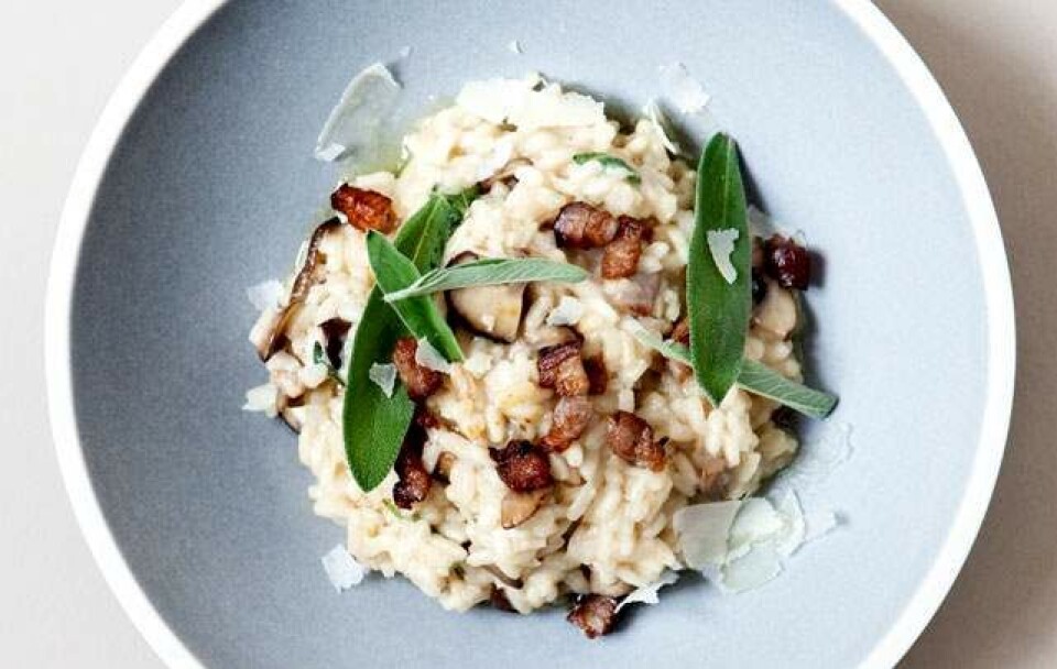 Opskrift på risotto med kantareller, ramsløg og bacon