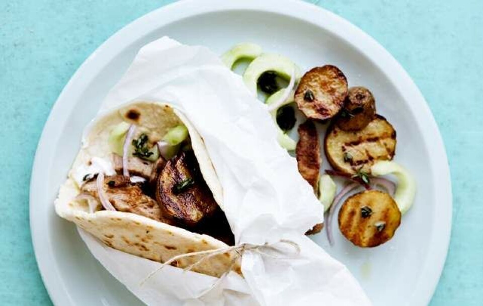 Souvlaki – pandebrød med grillet svinekød