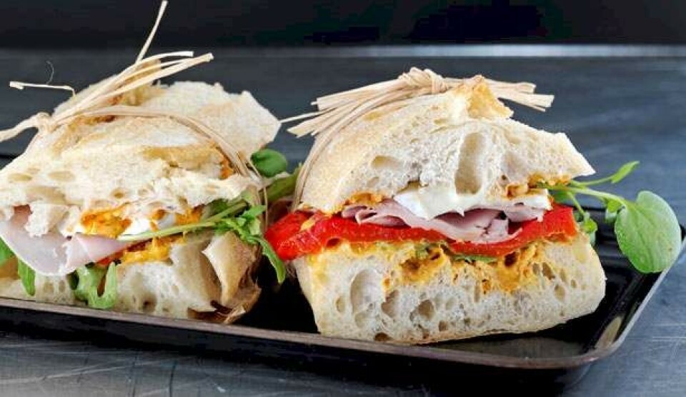 Opskrift på baguette med brie, skinke og rucola
