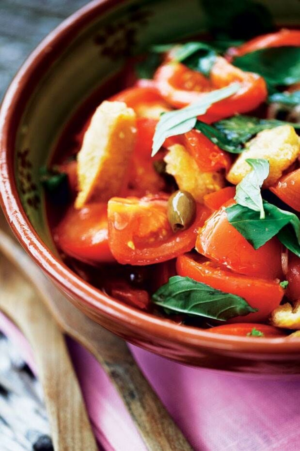 Italiensk brødsalat (panzanella)