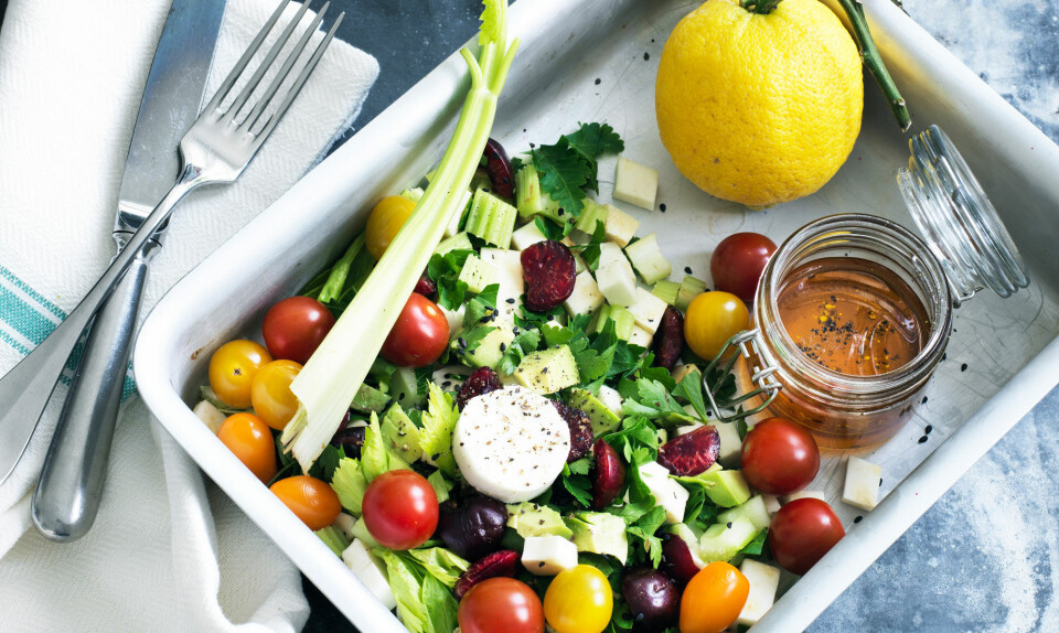Sund salat med kirsebær og gedeost