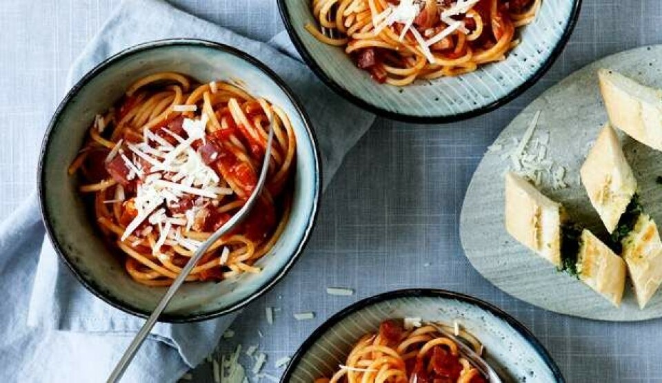 Spaghetti opskrift med hvidløgsbrød
