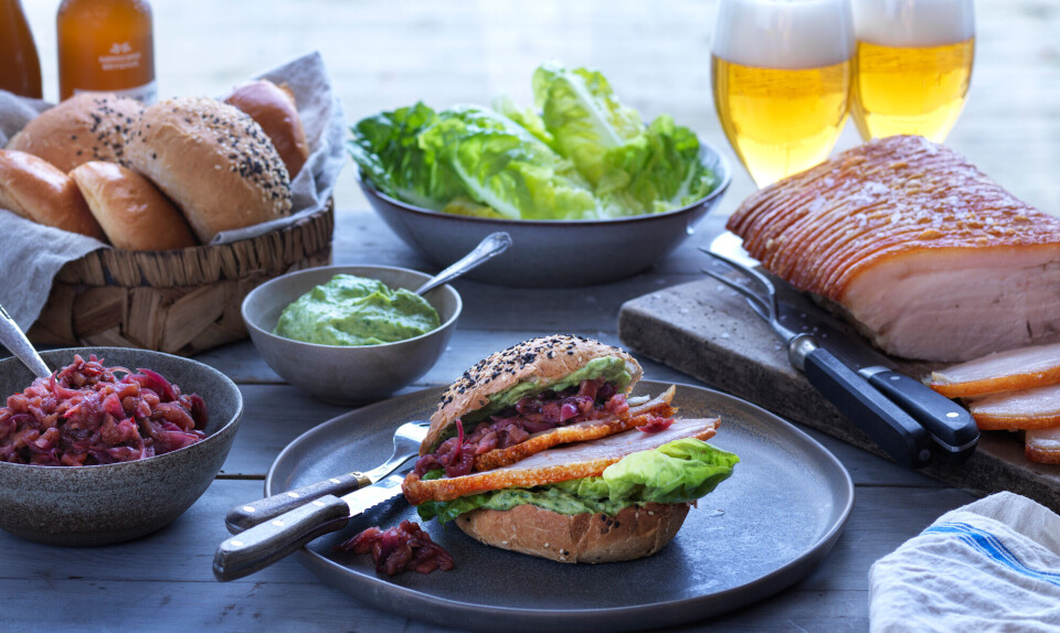 Flæskestegssandwich med æble-løgmarmelade