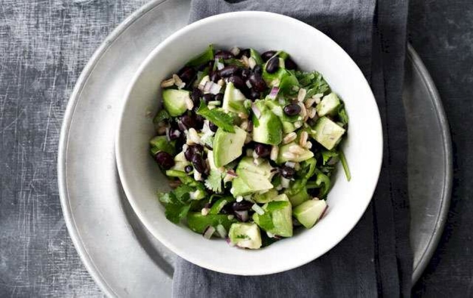 Speltsalat med bønner og avocado