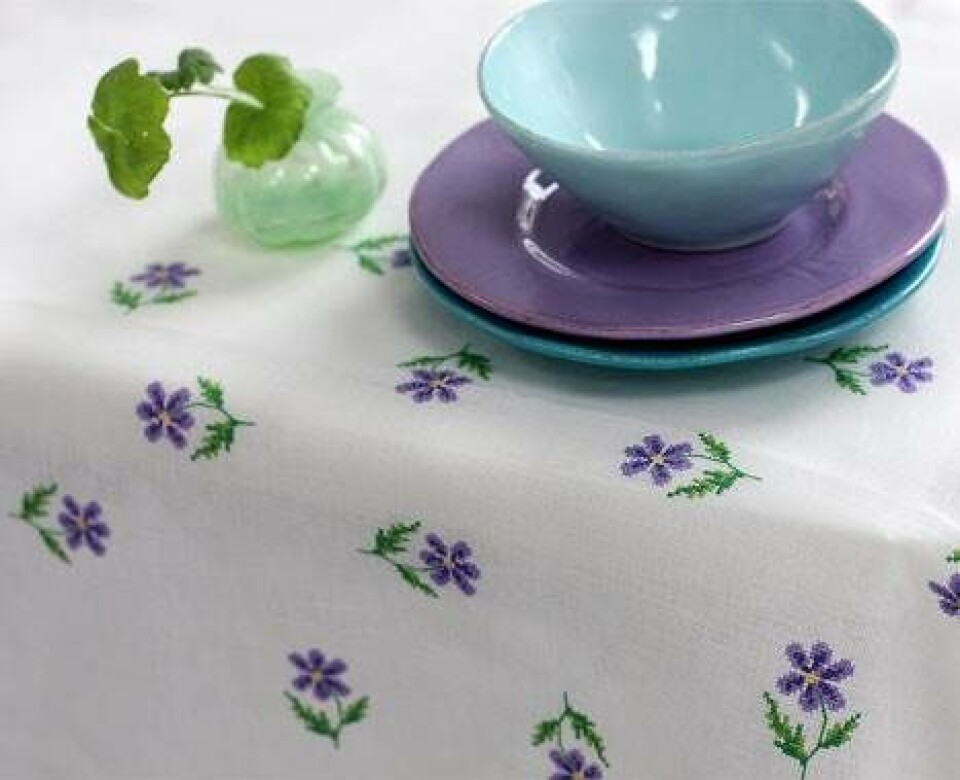 Broder en sød cafédug med blomster fra Hendes Verden