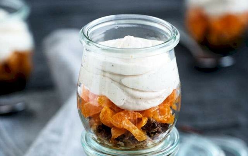 Mandarintrifli med honningristet rugbrød og kanelcreme