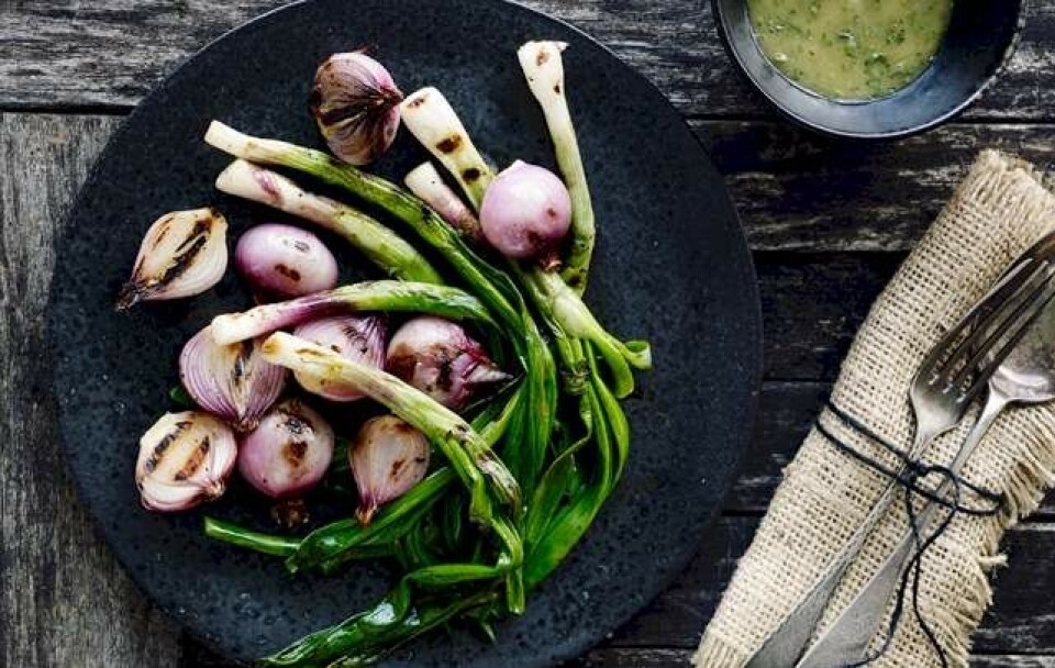 Grillet løgsalat